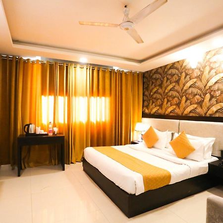 Hotel Aashiyana Nuova Delhi Esterno foto