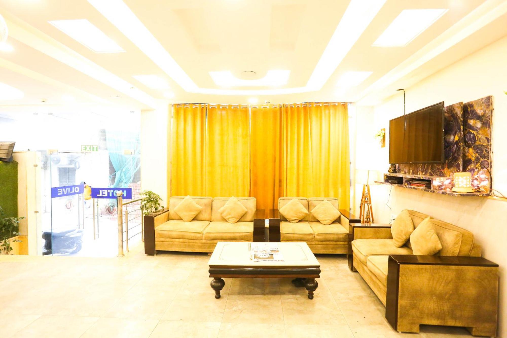 Hotel Aashiyana Nuova Delhi Esterno foto