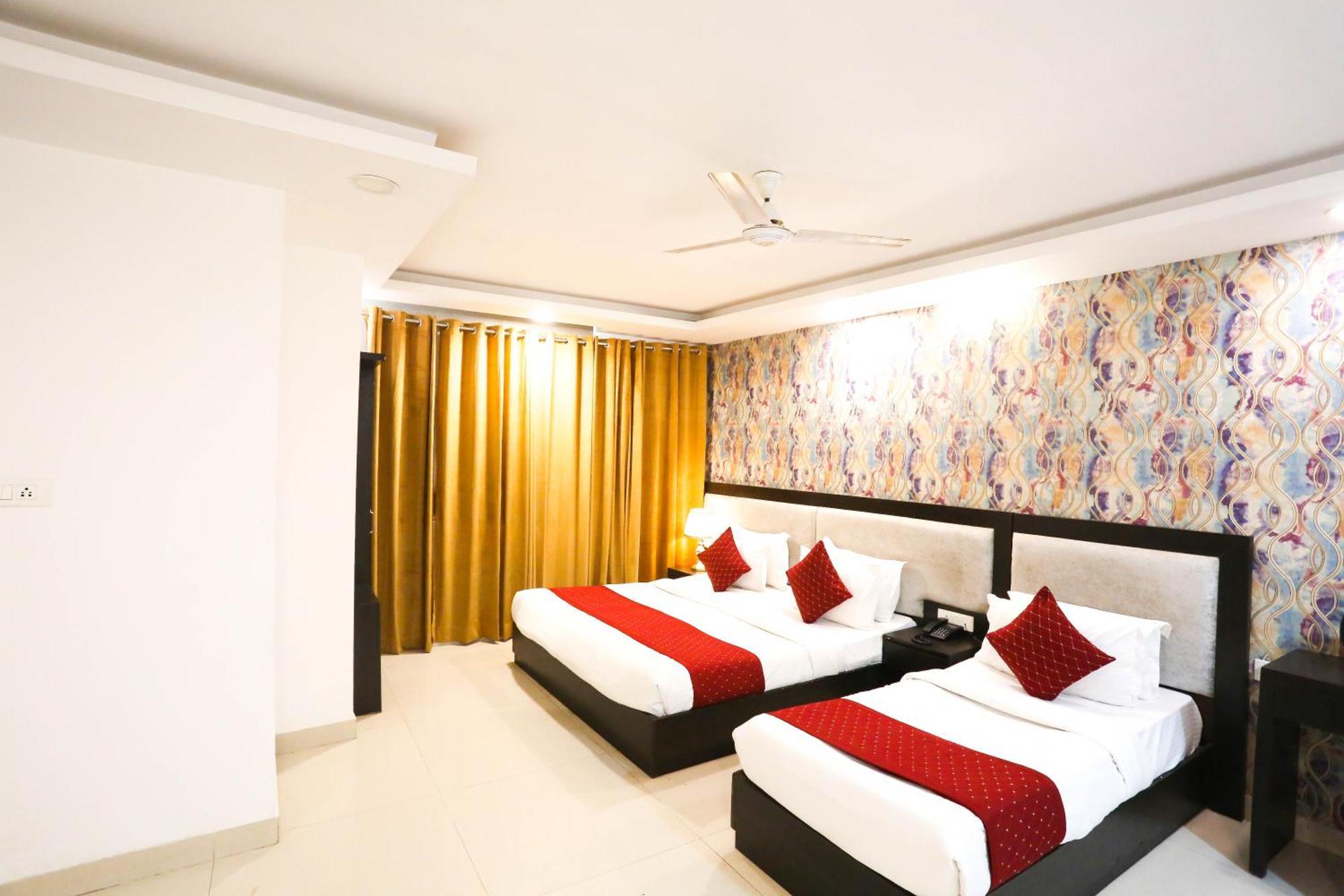 Hotel Aashiyana Nuova Delhi Esterno foto