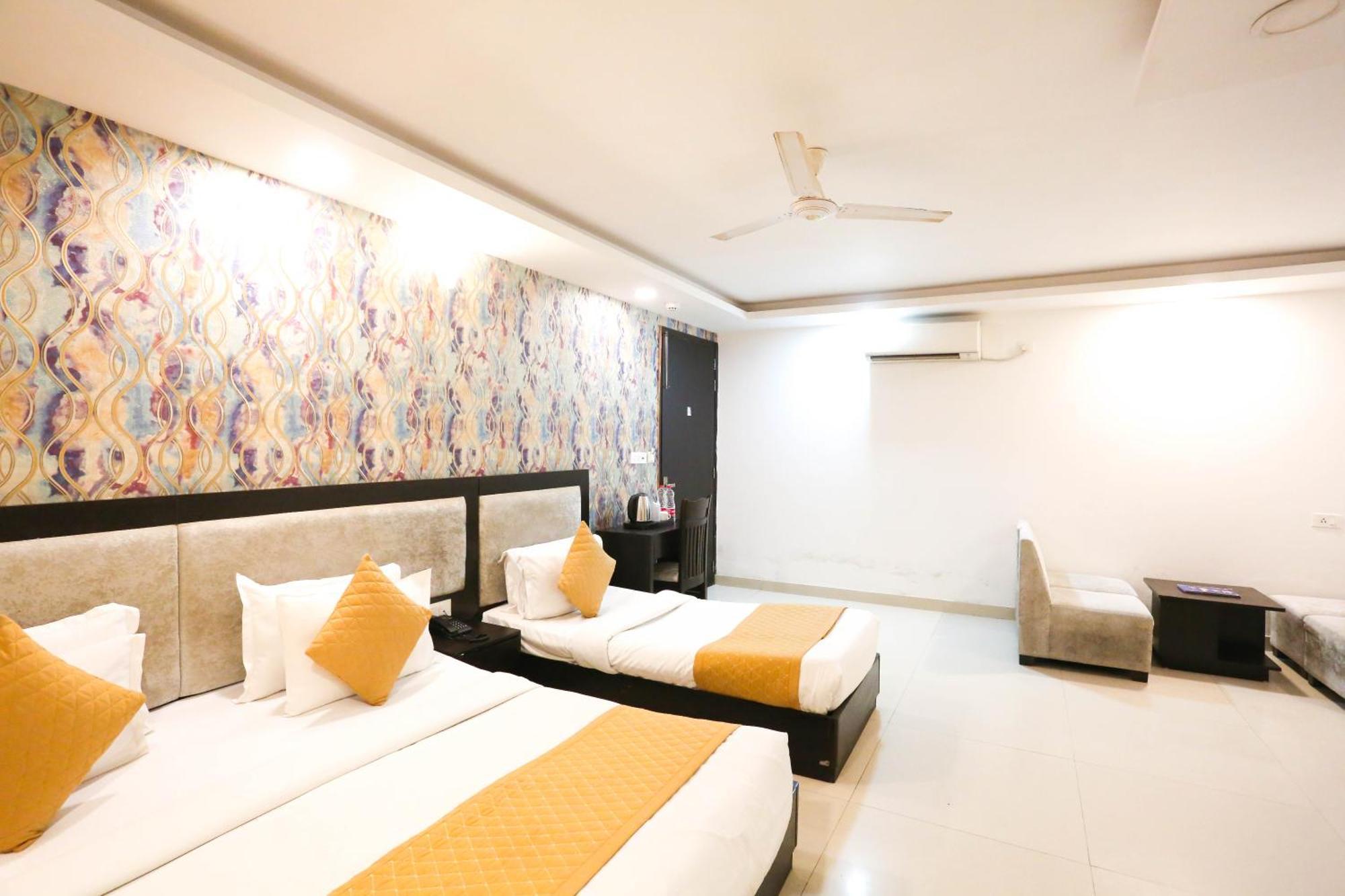 Hotel Aashiyana Nuova Delhi Esterno foto