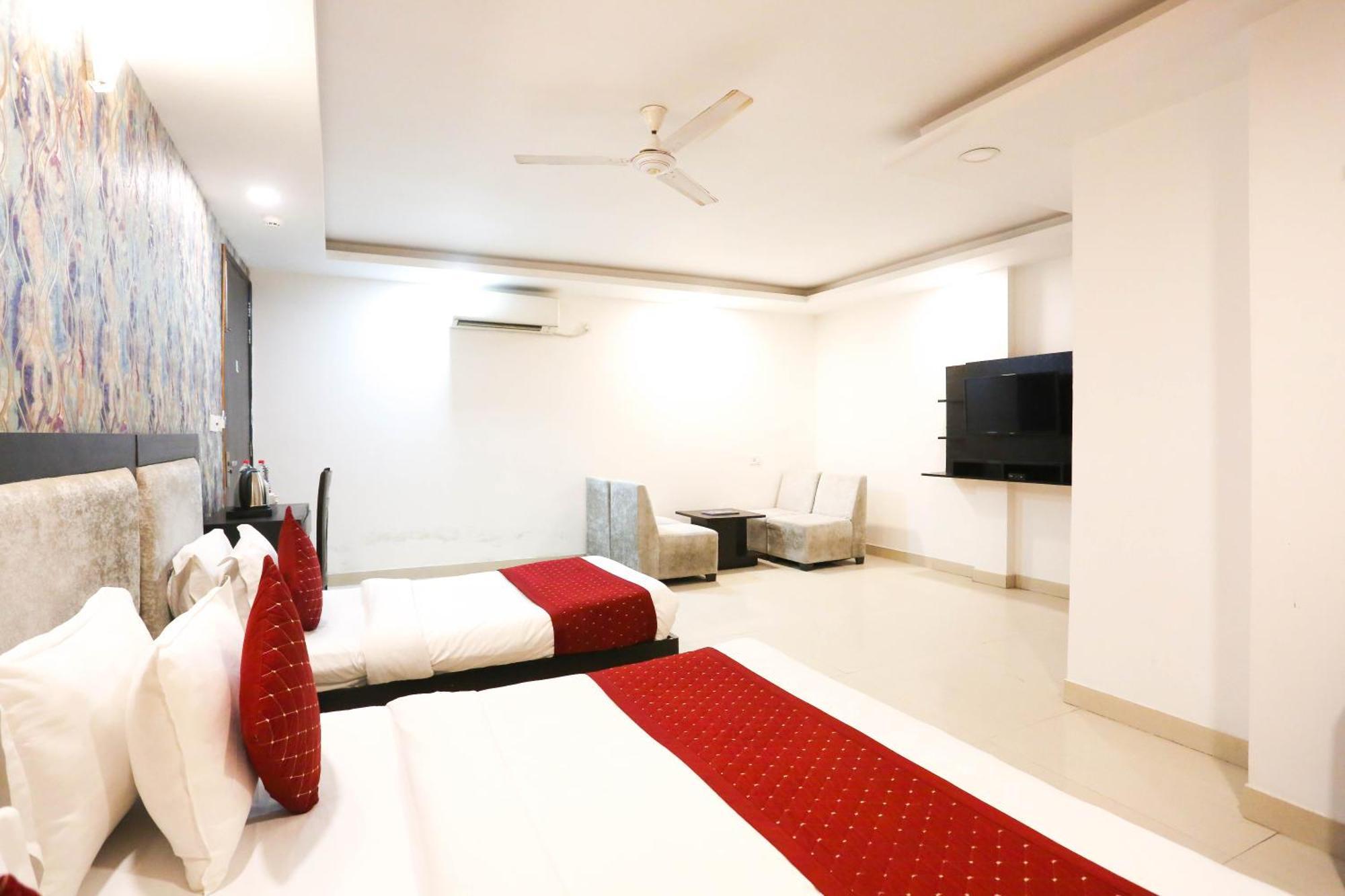 Hotel Aashiyana Nuova Delhi Esterno foto
