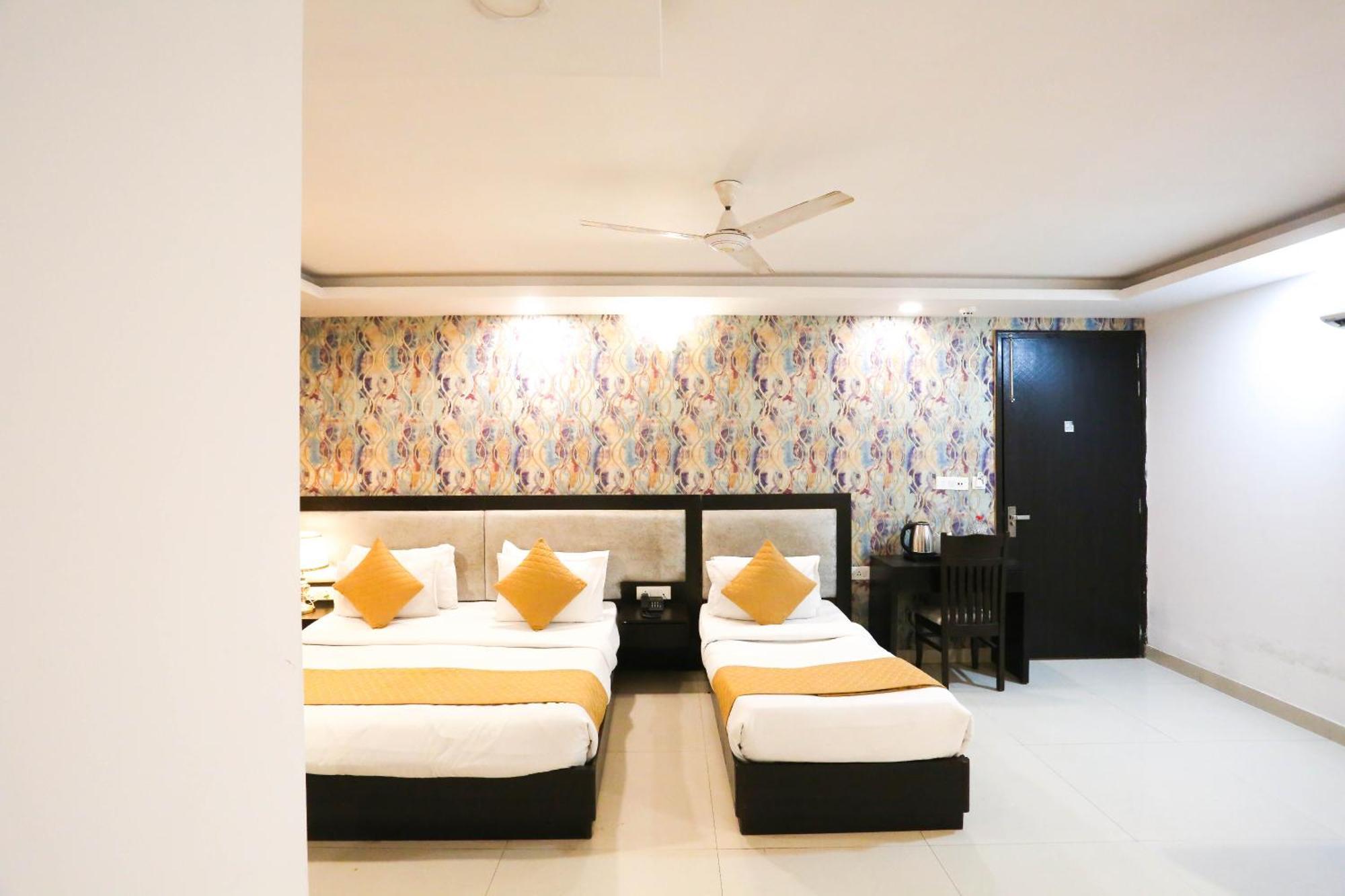 Hotel Aashiyana Nuova Delhi Esterno foto