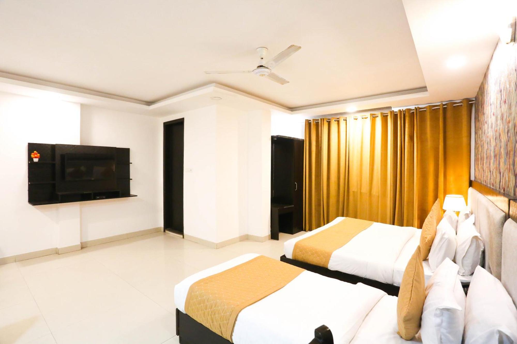 Hotel Aashiyana Nuova Delhi Esterno foto