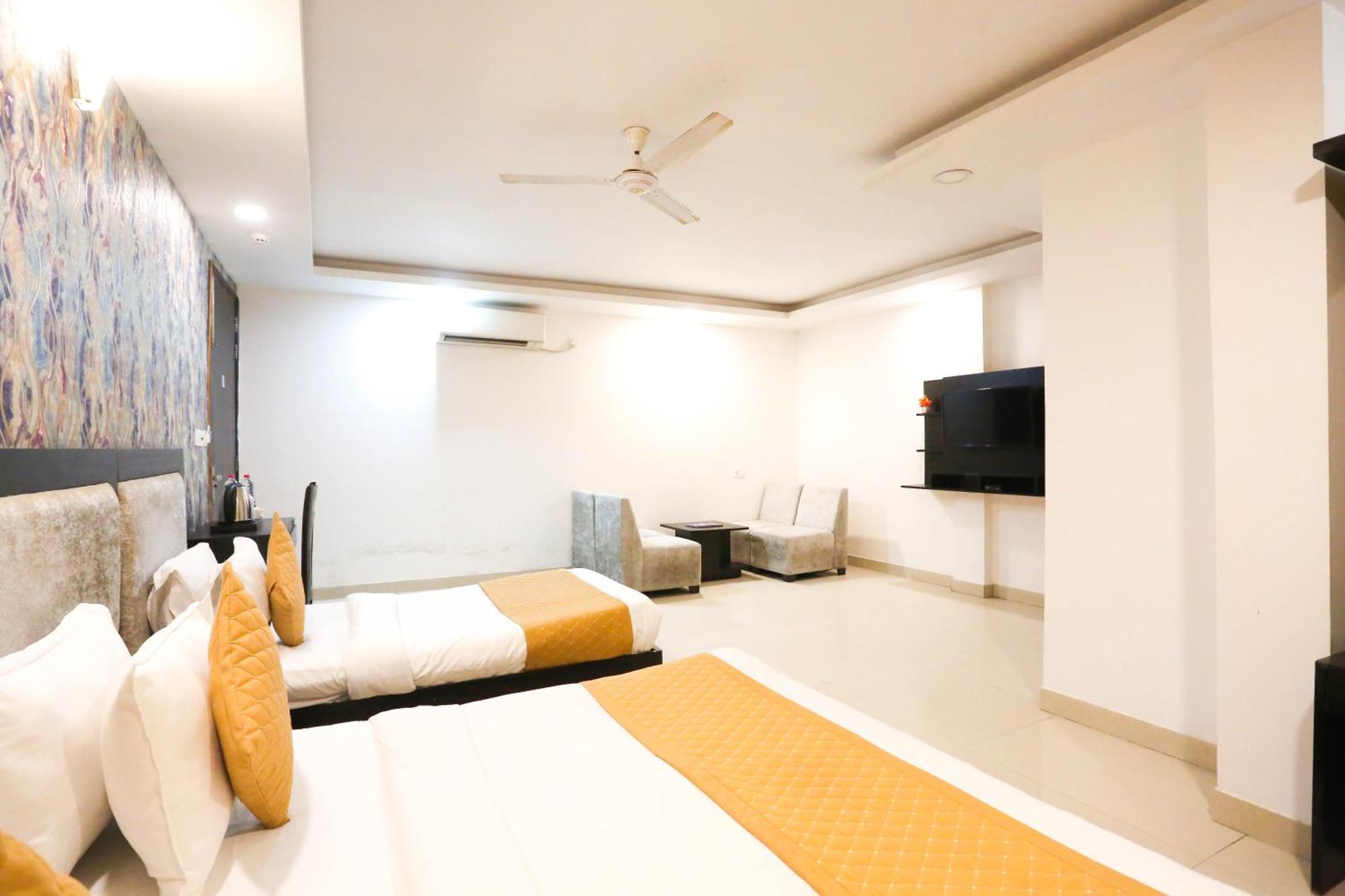 Hotel Aashiyana Nuova Delhi Esterno foto