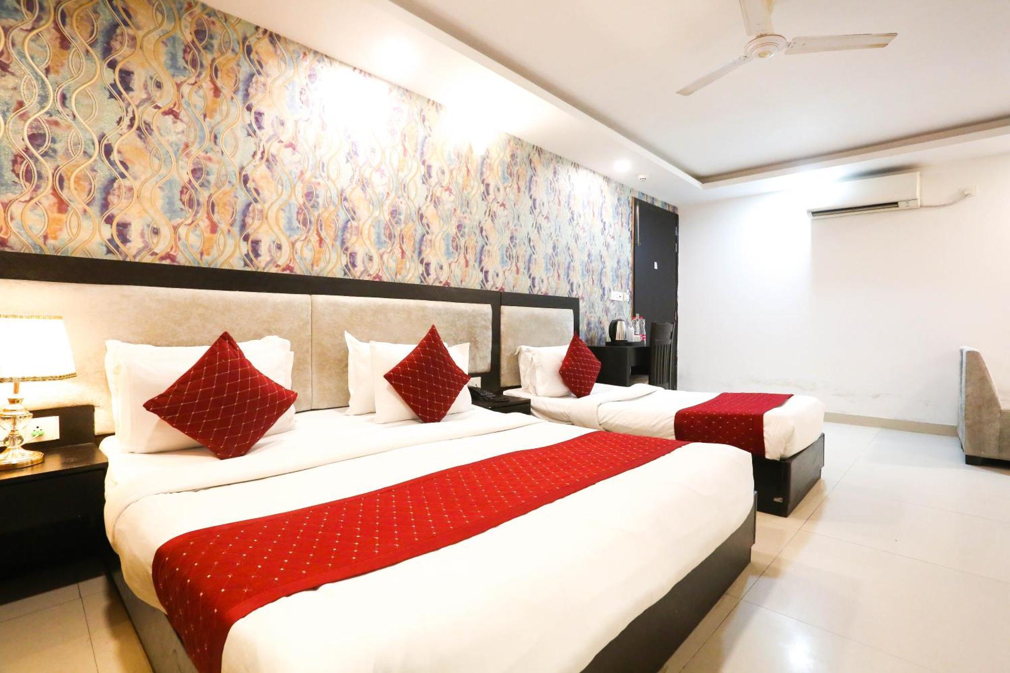 Hotel Aashiyana Nuova Delhi Esterno foto