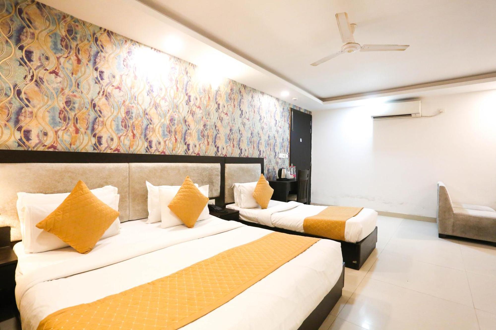 Hotel Aashiyana Nuova Delhi Esterno foto