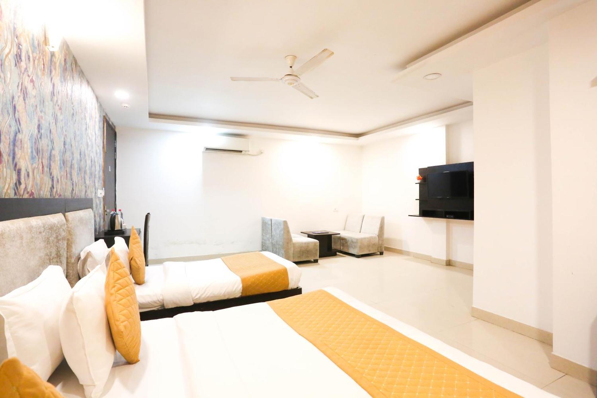 Hotel Aashiyana Nuova Delhi Esterno foto