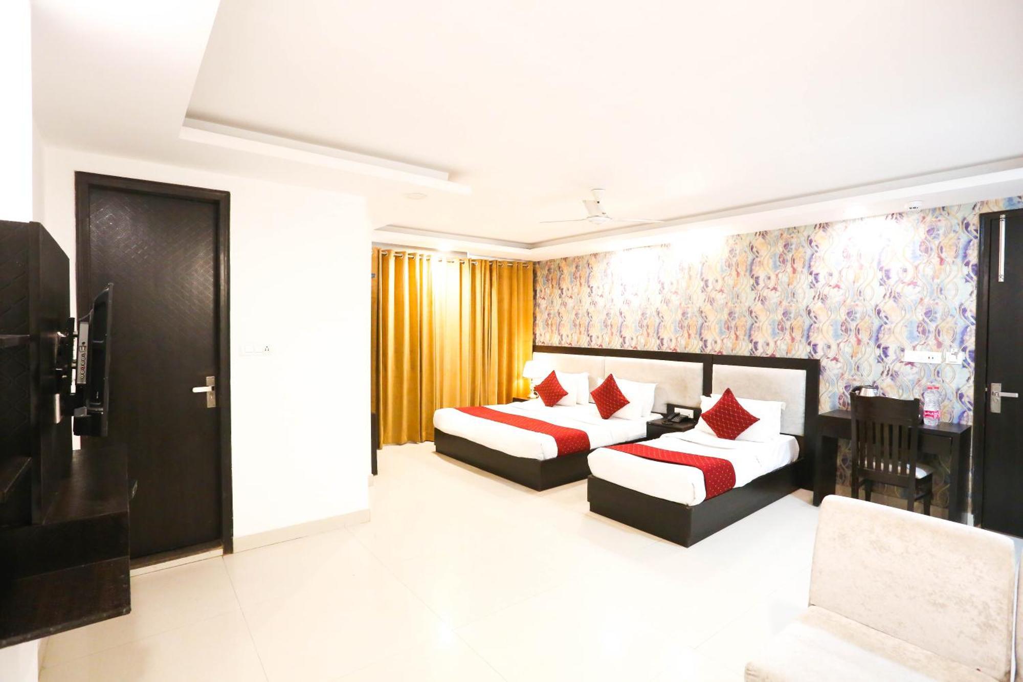 Hotel Aashiyana Nuova Delhi Esterno foto