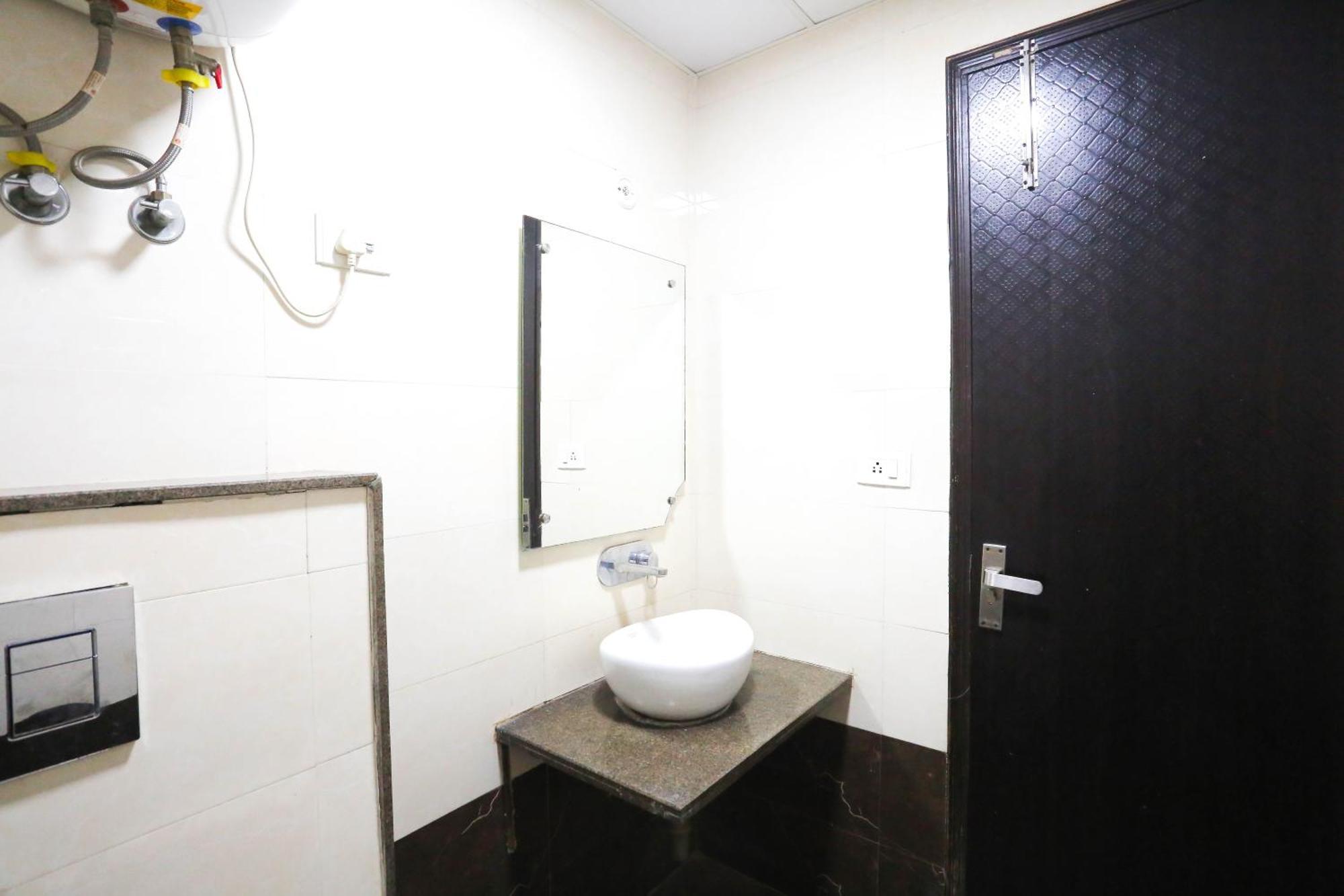 Hotel Aashiyana Nuova Delhi Esterno foto