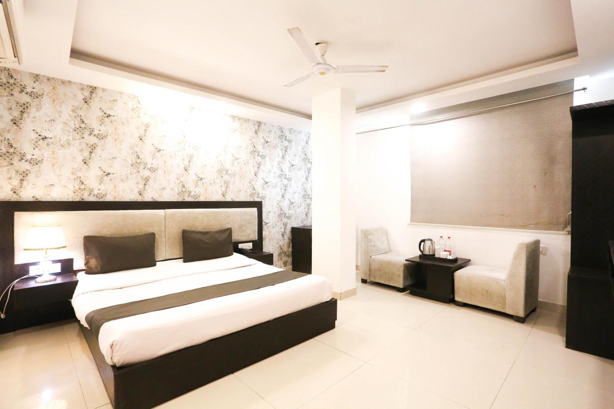 Hotel Aashiyana Nuova Delhi Esterno foto
