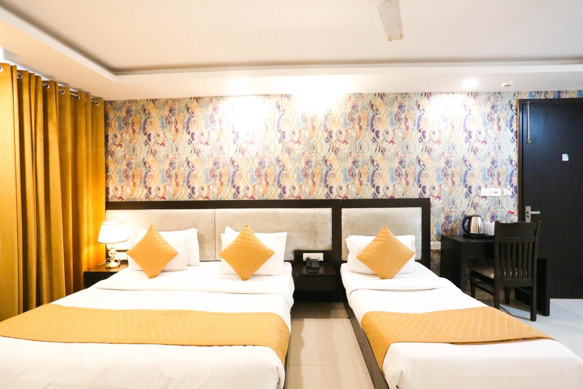 Hotel Aashiyana Nuova Delhi Esterno foto