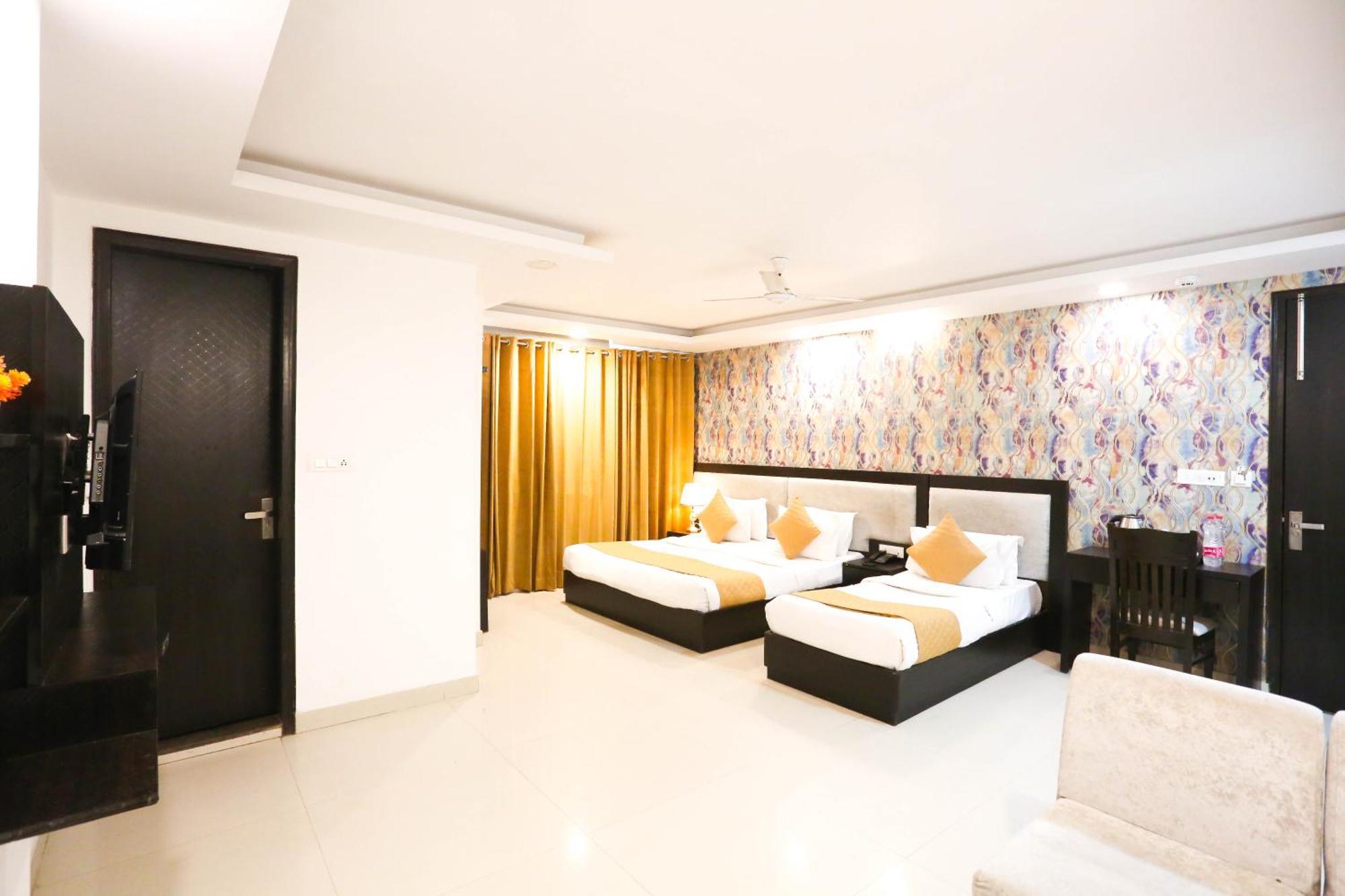 Hotel Aashiyana Nuova Delhi Esterno foto