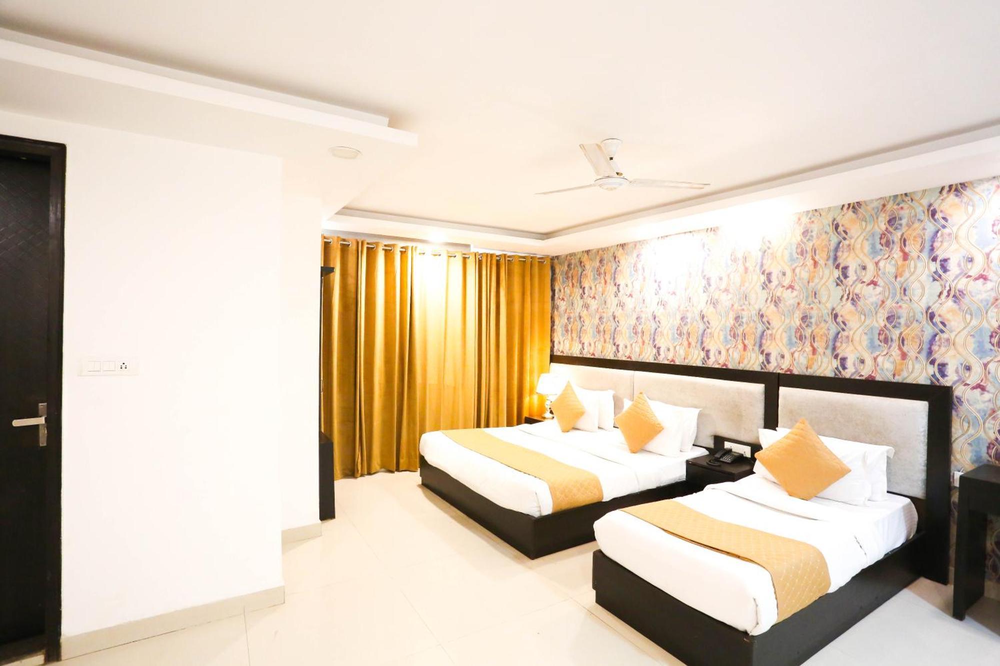Hotel Aashiyana Nuova Delhi Esterno foto