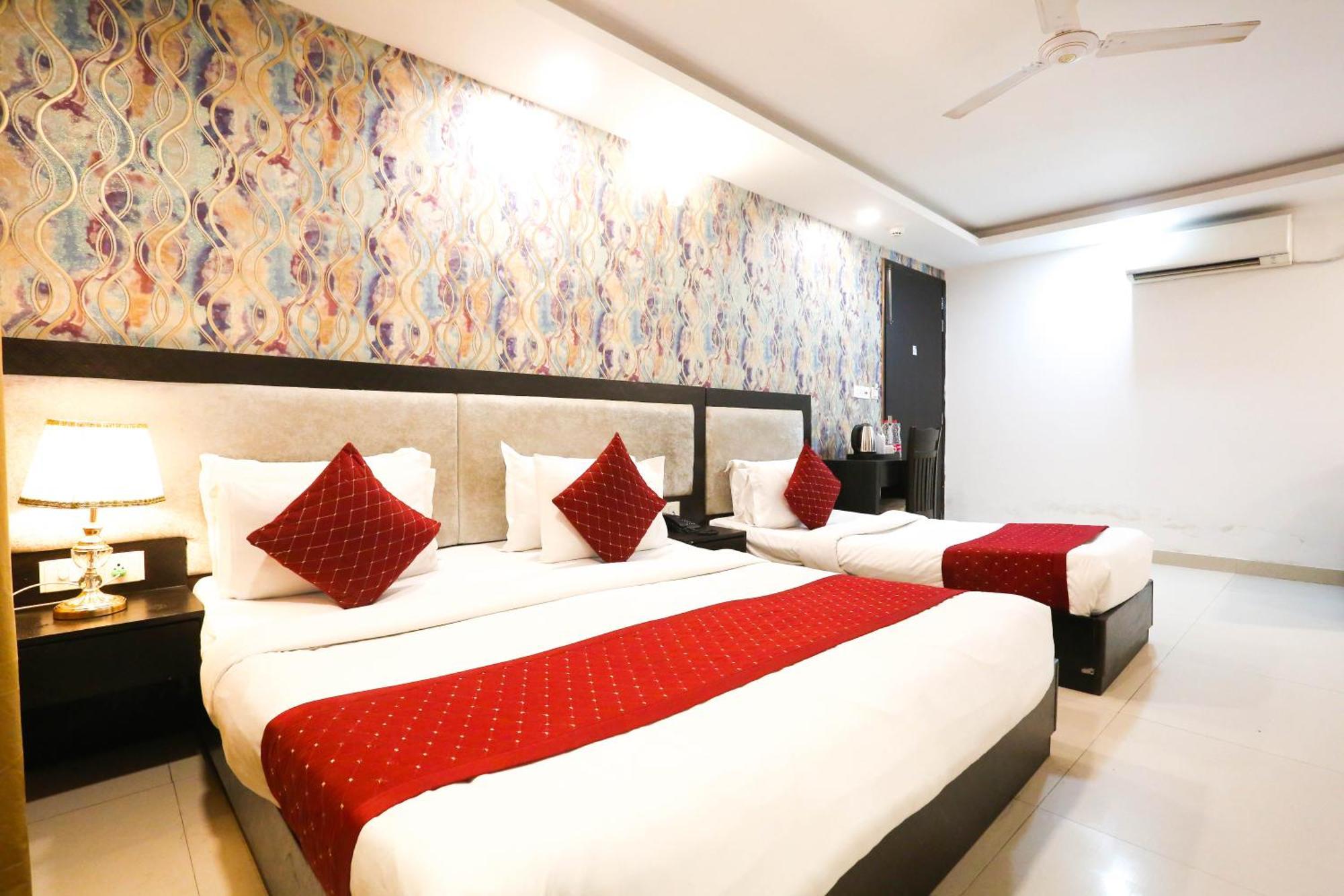 Hotel Aashiyana Nuova Delhi Esterno foto