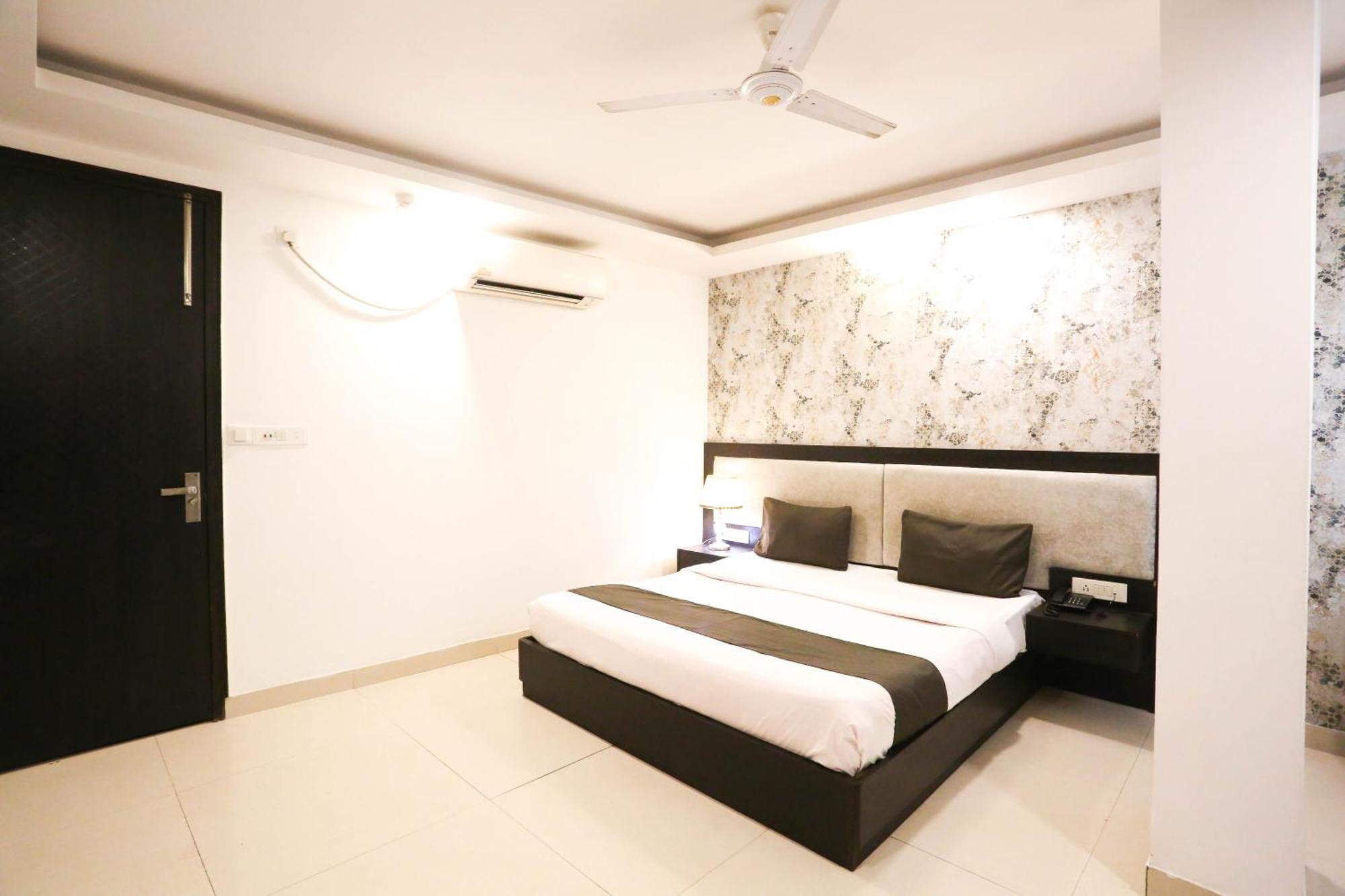 Hotel Aashiyana Nuova Delhi Esterno foto