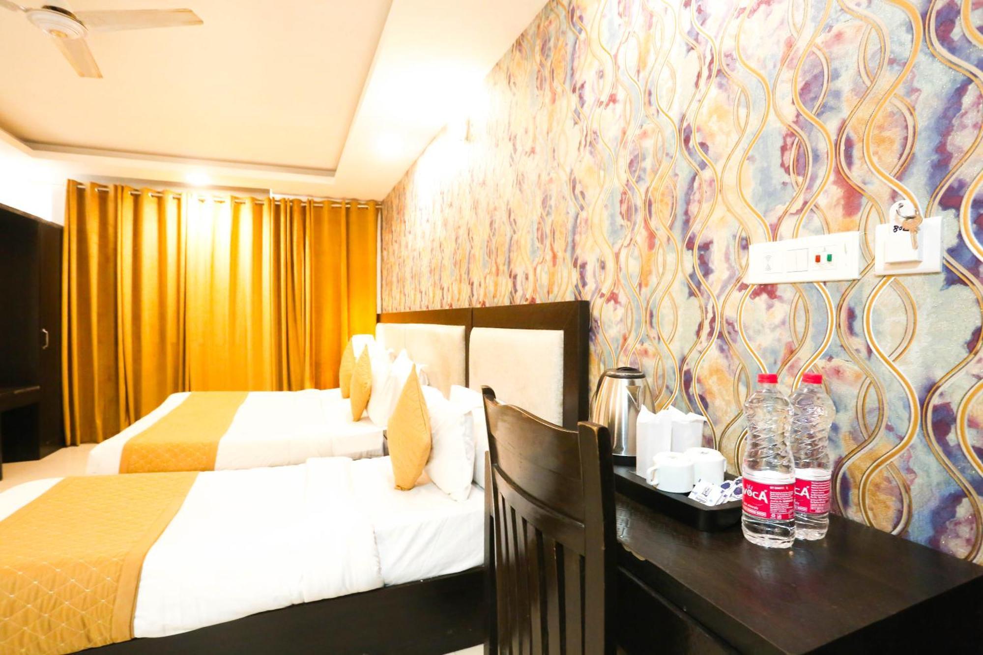 Hotel Aashiyana Nuova Delhi Esterno foto