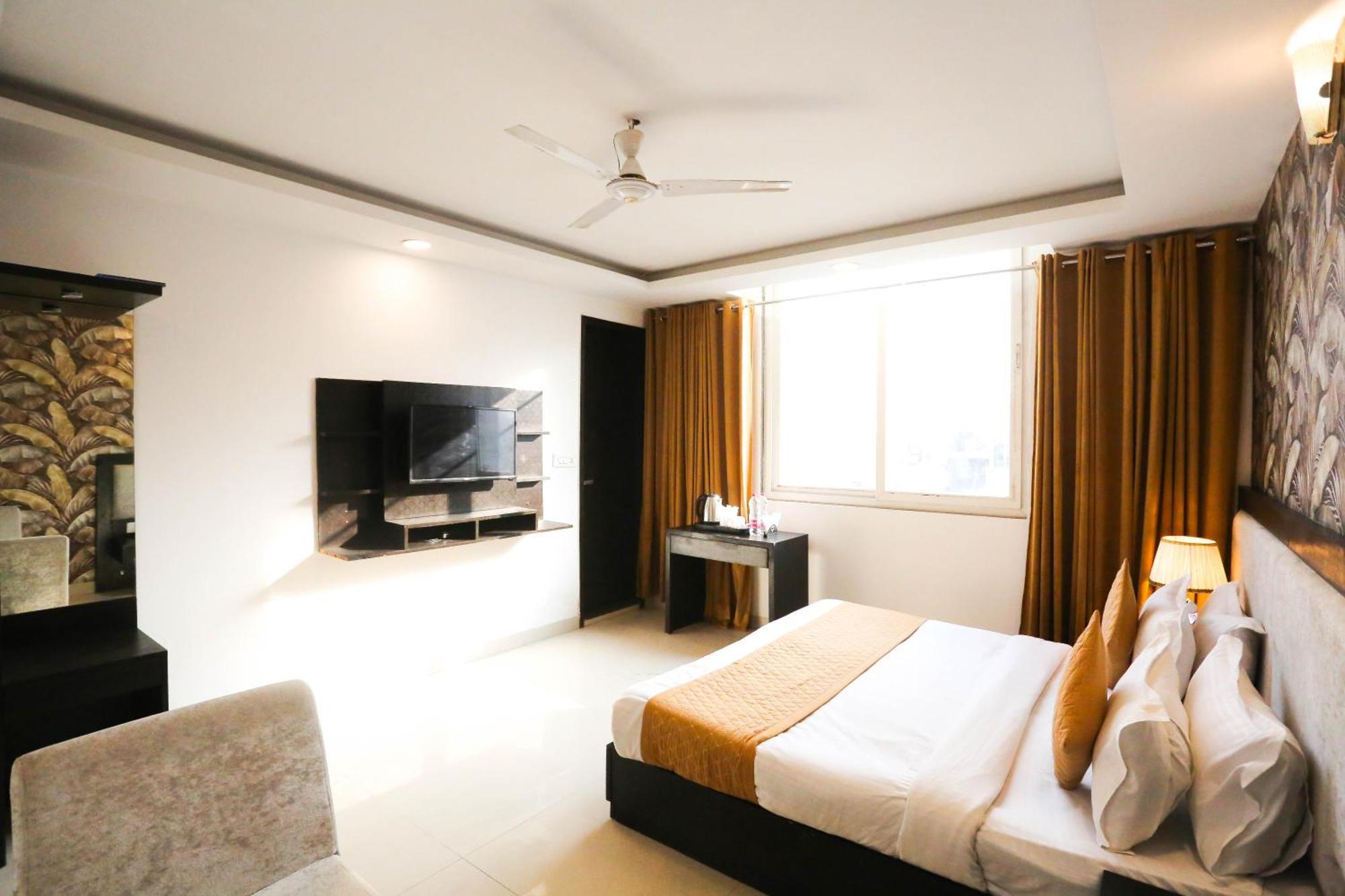 Hotel Aashiyana Nuova Delhi Esterno foto