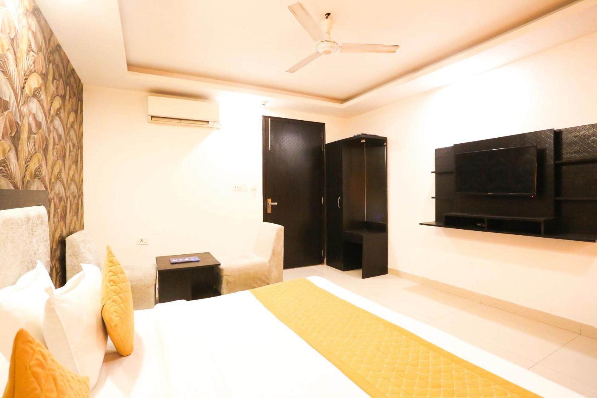 Hotel Aashiyana Nuova Delhi Esterno foto
