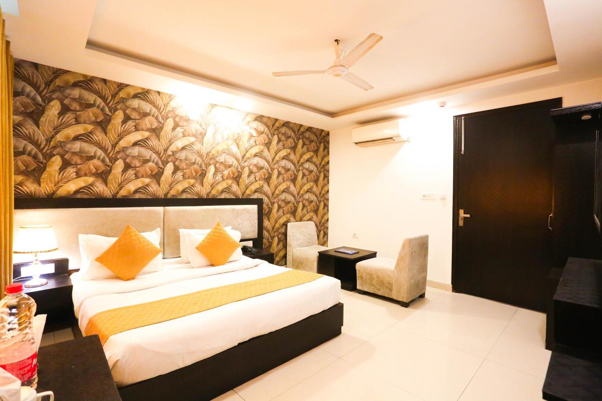 Hotel Aashiyana Nuova Delhi Esterno foto