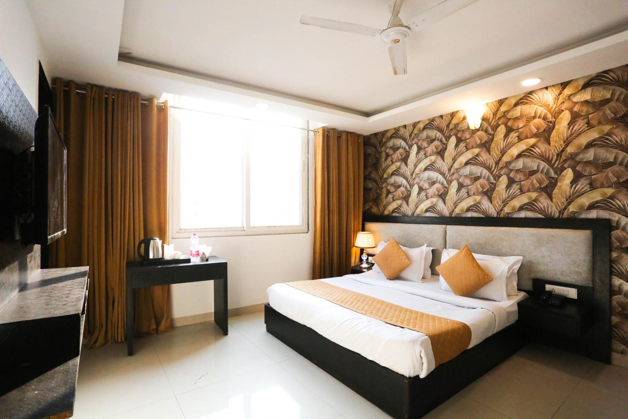 Hotel Aashiyana Nuova Delhi Esterno foto