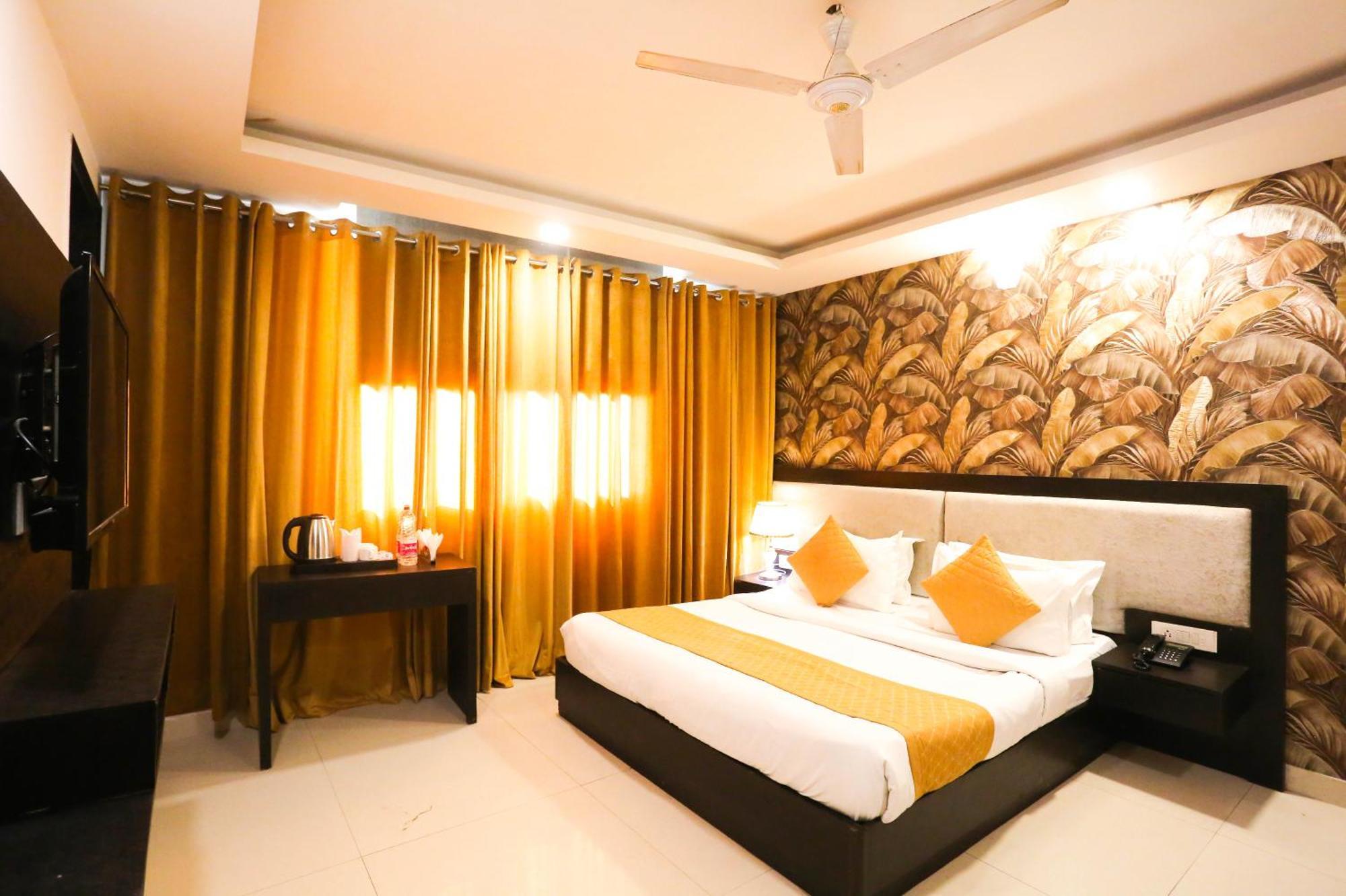 Hotel Aashiyana Nuova Delhi Esterno foto