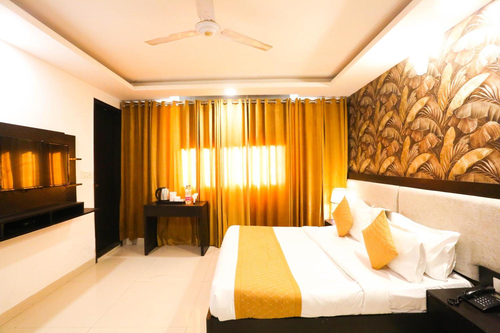 Hotel Aashiyana Nuova Delhi Esterno foto