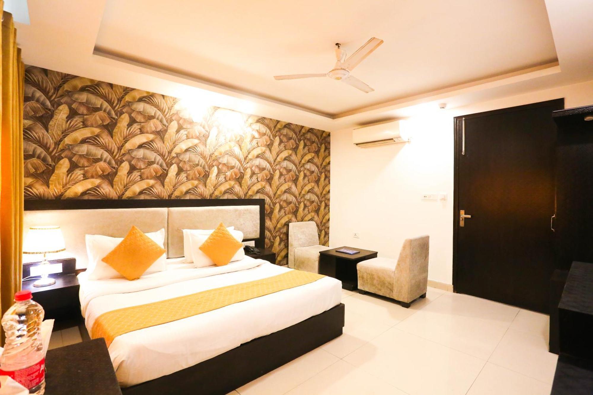 Hotel Aashiyana Nuova Delhi Esterno foto